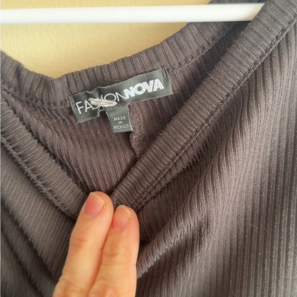 Fashion Nova Ribbed V-Neck Top